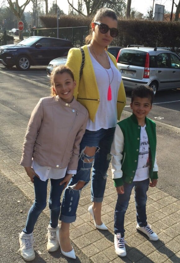 Habib Beye et sa compagne Eva, ici avec leur fille Aliya et leur fils Noah en mars 2016, ont accueilli le 9 avril 2017 leur troisième enfant, une petite princesse prénommée Naomi. Photo Twitter.