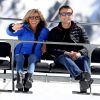 Emmanuel Macron, candidat à l'élection présidentielle pour son mouvement "En Marche!" et sa femme Brigitte Macron (Trogneux) dans la station de ski Grand Tourmalet (La Mongie / Barèges), France, le 12 avril 2017. Ils empruntent un télésiège pour se rendre dans le restauant d'altitude pour le déjeuner. C'est un retour au source pour le candidat à la présidentielle. C'est en effet là que dans sa jeunesse, il a appris à marcher et à skier. A la fin d'un repas partagé avec ses proches, il n'a pas failli à la tradition en entonnant l'un des hymnes pyrénéens, " Montagne Pyrénées". © Dominique Jacovides/Bestimage French presidential election candidate for the En Marche ! movement Emmanuel Macron and his wife Brigitte Trogneux take a chairlift for a lunch break during a campaign visit at Ski resort Grand Tourmalet (La Mongie / Barèges), France, on April 12, 2017.12/04/2017 - Grand Tourmalet