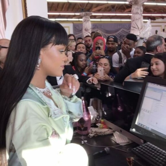 Rihanna au magasin éphémère de FENTY PUMA by Rihanna à Los Angeles, le 18 avril 2017.