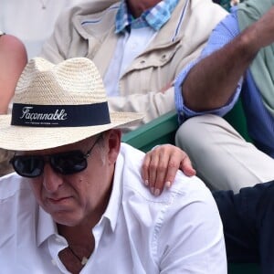 Cristina Cordula et son compagnon Frédéric Cassin assistent à la victoire de N. Djokovic sur G. Simon lors du Monte Carlo Rolex Masters 2017 sur le court Rainier III du Monte Carlo Country Club à Roquebrune-Cap-Martin, le 18 avril 2017.