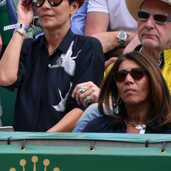 Cristina Cordula et son compagnon Frédéric Cassin assistent à la victoire de N. Djokovic sur G. Simon lors du Monte Carlo Rolex Masters 2017 sur le court Rainier III du Monte Carlo Country Club à Roquebrune-Cap-Martin, le 18 avril 2017.