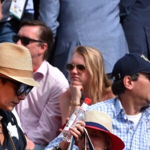 Cristina Cordula et son compagnon Frédéric Cassin assistent à la victoire de N. Djokovic sur G. Simon lors du Monte Carlo Rolex Masters 2017 sur le court Rainier III du Monte Carlo Country Club à Roquebrune-Cap-Martin, le 18 avril 2017.