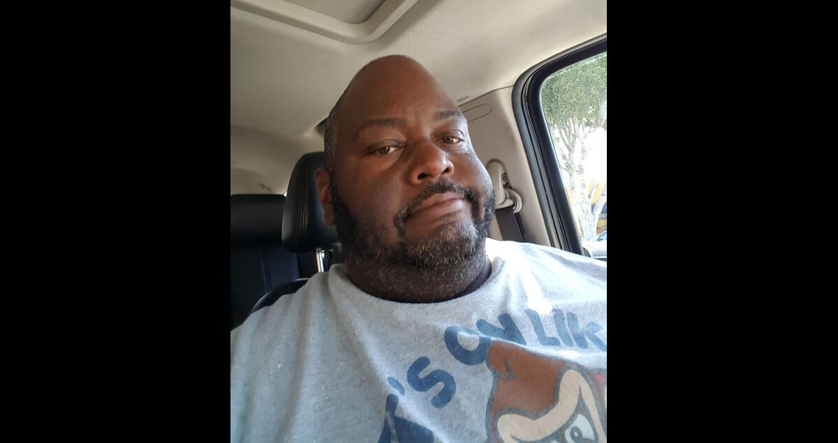 Photo : Lavell Crawford pose sur Twitter, le 20 mars 2016 - Purepeople