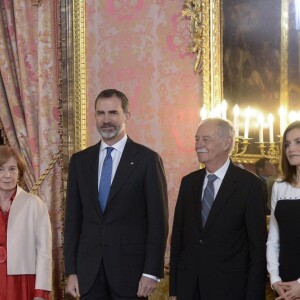 Letizia d'Espagne présidait avec son mari le roi Felipe VI au déjeuner offert au palais royal à Madrid le 19 avril 2017 en l'honneur du prix de littérature Miguel de Cervantes 2016, attribué à Eduardo Mendoza.