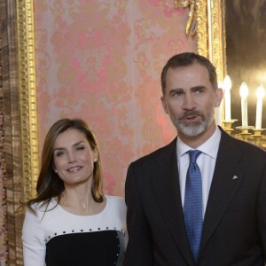 Letizia d'Espagne présidait avec son mari le roi Felipe VI au déjeuner offert au palais royal à Madrid le 19 avril 2017 en l'honneur du prix de littérature Miguel de Cervantes 2016, attribué à Eduardo Mendoza.