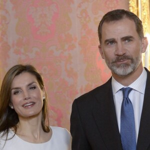 Letizia d'Espagne présidait avec son mari le roi Felipe VI au déjeuner offert au palais royal à Madrid le 19 avril 2017 en l'honneur du prix de littérature Miguel de Cervantes 2016, attribué à Eduardo Mendoza.