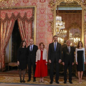 Letizia d'Espagne présidait avec son mari le roi Felipe VI au déjeuner offert au palais royal à Madrid le 19 avril 2017 en l'honneur du prix de littérature Miguel de Cervantes 2016, attribué à Eduardo Mendoza.