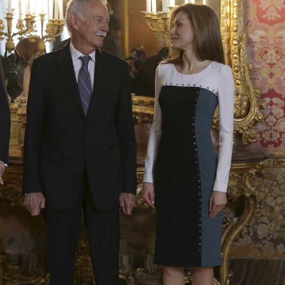 Letizia d'Espagne présidait avec son mari le roi Felipe VI au déjeuner offert au palais royal à Madrid le 19 avril 2017 en l'honneur du prix de littérature Miguel de Cervantes 2016, attribué à Eduardo Mendoza.