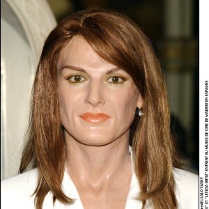 Statue de cire de Letizia Ortiz d'après sa tenue lors de ses fiançailles avec Felipe d'Espagne, au Musée de Cire de Madrid en février 2004