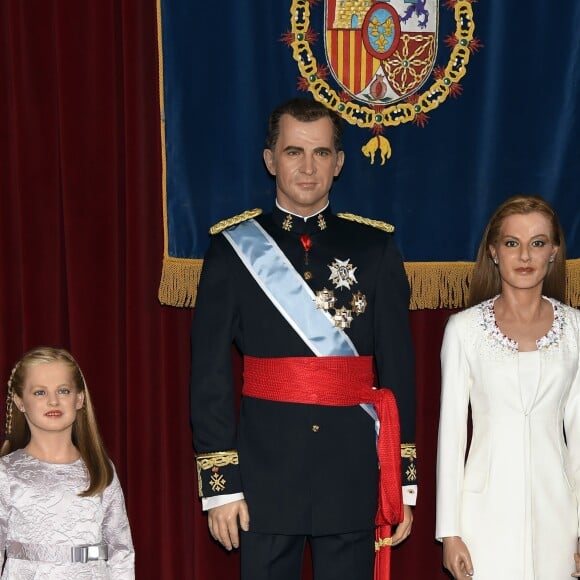 Statues de cire de Felipe et Letizia d'Espagne et la princesse Leonor des Asturies au Musée de cire de Madrid en octobre 2014.