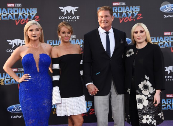 David Hasselhoff avec sa compagne Hayley Roberts et ses filles Taylor et Hayley - Avant-première des Gardiens de la galaxie 2 à Los Angeles, le 19 avril 2017.