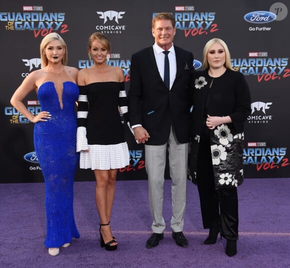 David Hasselhoff avec sa compagne Hayley Roberts et ses filles Taylor et Hayley - Avant-première des Gardiens de la galaxie 2 à Los Angeles, le 19 avril 2017.