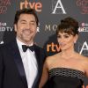 Javier Bardem et sa femme Penélope Cruz (robe de la marque Atelier Versace) arrivant à la 30ème cérémonie des Goya Awards à l'auditorium du Madrid Marriott à Madrid, le 6 février 2016.