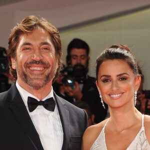 Penelope Cruz et son mari Javier Bardem à la première de "Loving Pablo" au 74ème Festival International du Film de Venise (Mostra), le 6 septembre 2017.  Celebrities at the premiere of "Loving Pablo" during the 74th Venice International Film Festival (Mostra), September 6th, 2017.06/09/2017 - Venise