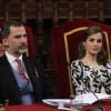 Le roi Felipe VI et la reine Letizia d'Espagne présidaient à la cérémonie du prix Cervantes à l'université d'Alcala de Henares, le 20 avril 2017.