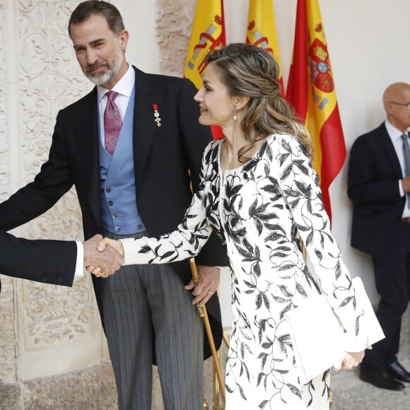 Le roi Felipe VI et la reine Letizia d'Espagne présidaient à la cérémonie du prix Cervantes à l'université d'Alcala de Henares, le 20 avril 2017.