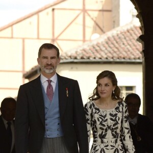 Le roi Felipe VI et la reine Letizia d'Espagne présidaient à la cérémonie du prix Cervantes à l'université d'Alcala de Henares, le 20 avril 2017.