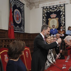 Le roi Felipe VI et la reine Letizia d'Espagne présidaient à la cérémonie du prix Cervantes à l'université d'Alcala de Henares, le 20 avril 2017.