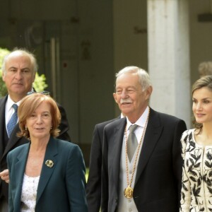 Le roi Felipe VI et la reine Letizia d'Espagne présidaient à la cérémonie du prix Cervantes à l'université d'Alcala de Henares, le 20 avril 2017.