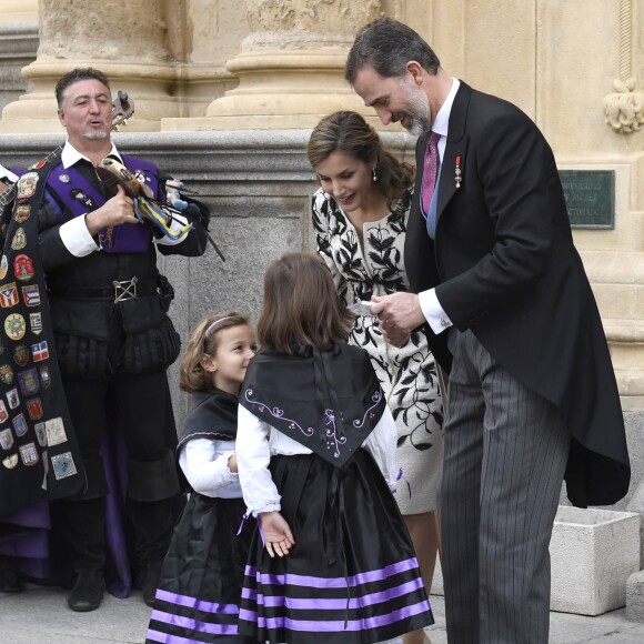 Le roi Felipe VI et la reine Letizia d'Espagne présidaient à la cérémonie du prix Cervantes à l'université d'Alcala de Henares, le 20 avril 2017.