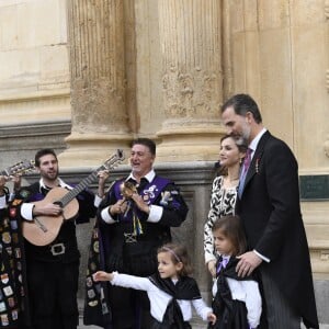 Le roi Felipe VI et la reine Letizia d'Espagne présidaient à la cérémonie du prix Cervantes à l'université d'Alcala de Henares, le 20 avril 2017.