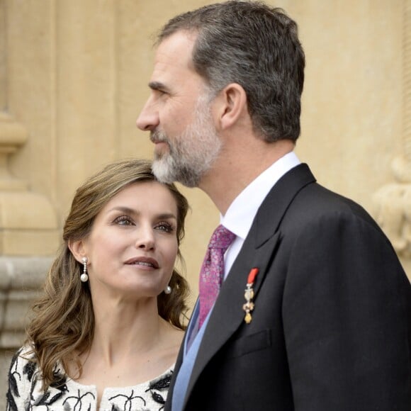 Le roi Felipe VI et la reine Letizia d'Espagne présidaient à la cérémonie du prix Cervantes à l'université d'Alcala de Henares, le 20 avril 2017.