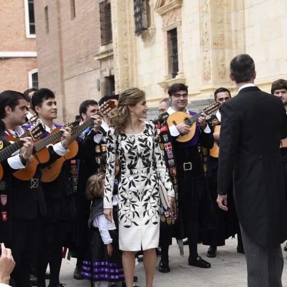 Le roi Felipe VI et la reine Letizia d'Espagne présidaient à la cérémonie du prix Cervantes à l'université d'Alcala de Henares, le 20 avril 2017.