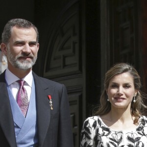 Le roi Felipe VI et la reine Letizia d'Espagne présidaient à la cérémonie du prix Cervantes à l'université d'Alcala de Henares, le 20 avril 2017.