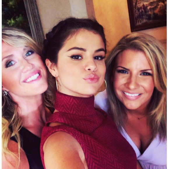 Selena Gomez prenait part le 21 avril 2017 au mariage de son ancien "grand frère" dans la série Les Sorciers de Waverly Place, David Henrie, et de sa compagne Maria Cahill, à Wilmington en Californie.