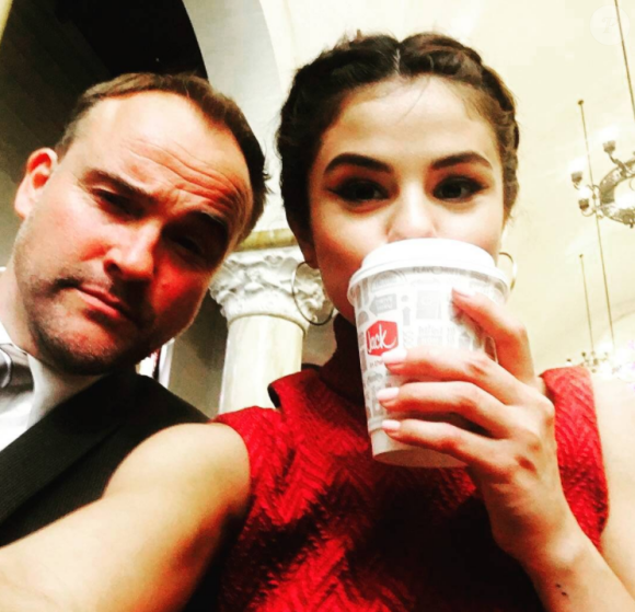 Selena Gomez, ici avec son "papa" de Waverly Place David DeLuise, prenait part le 21 avril 2017 au mariage de son ancien "grand frère" dans la série Les Sorciers de Waverly Place, David Henrie, et de sa compagne Maria Cahill, à Wilmington en Californie. Photo Instagram.