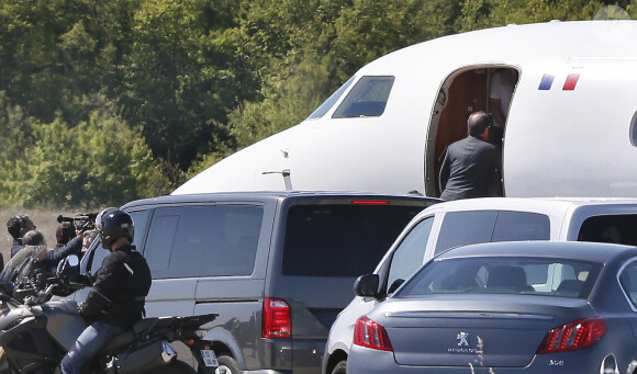 François Hollande s'apprête à quitter Tulle, le 23 avril 2017. © Patrick Bernard/Bestimage