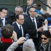 François Hollande se promène au côté de Bernard Combes, le maire de Tulle. Après avoir voté au bureau de vote de Tulle, François Hollande va à la rencontre des Corréziens et se rend sur les chantiers des travaux du centre ville. Tulle, le 23 avril 2017. © Patrick Bernard/Bestimage