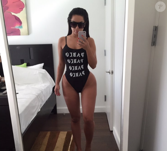 Milla Jasmine en bikini noir "Pablo", comme Kim Kardashian, le 15 septembre 2016.
