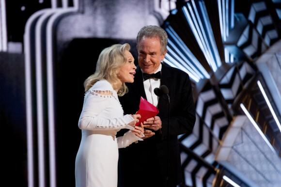 Warren Beatty et Faye Dunaway - Intérieur - Erreur monumentale aux Oscars: le mauvais gagnant annoncé au Hollywood & Highland Center à Hollywood, le 26 février 2017