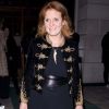 Sarah Ferguson, duchesse d'York, prenait part à l'inauguration du Ned le 27 avril 2017 à Londres, avec ses filles les princesses Beatrice et Eugenie.