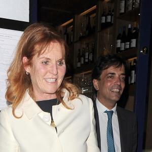 Sarah Ferguson, duchesse d'York, est allée dîner avec ses filles la princesse Beatrice d'York et la princesse Eugenie d'York au restaurant Chucs dans le quartier de Mayfair à Londres, le 25 avril 2017