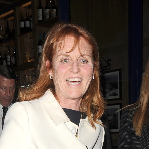 Sarah Ferguson, duchesse d'York, est allée dîner avec ses filles la princesse Beatrice d'York et la princesse Eugenie d'York au restaurant Chucs dans le quartier de Mayfair à Londres, le 25 avril 2017