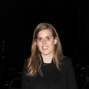 La princesse Beatrice d'York rejoint au restaurant Chucs avec sa mère Sarah Ferguson et sa soeur la princesse Eugenie, le 25 avril 2017.