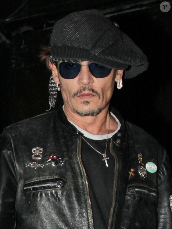 Johnny Depp quitte la soirée d'anniversaire de Lady Gaga au restaurant Gjelina à Los Angeles le 28 mars 2017.