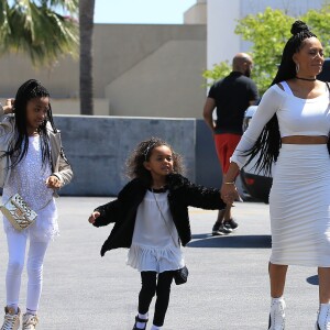 Melanie Brown (Mel B) va faire du shopping chez Rite Aid avec ses filles Madison et Angel à Beverly Hills, le 8 avril 2017