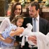 Le prince Liam de Nassau, second enfant du prince Félix et de la princesse Claire de Luxembourg, ici câliné par sa grande soeur la princesse Amalia, a reçu le baptême le 22 avril 2017 en la chapelle du choeur de la basilique Saint-Pierre au Vatican. © Cour grand-ducale de Luxembourg / Lola Velasco / Tous droits réservés