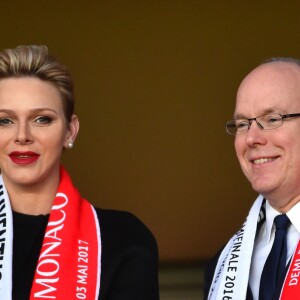 La princesse Charlène de Monaco et le prince Albert II de Monaco lors de la demi-finale aller de la Ligue des Champions entre l'AS Monaco et la Juventus de Turin au stade Louis II à Monaco le 3 mai 2017 (0-2). © Bruno Bebert/Bestimage