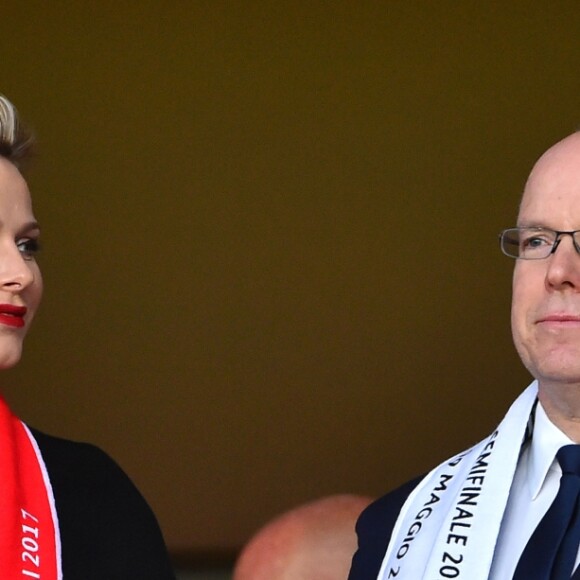 La princesse Charlène de Monaco et le prince Albert II de Monaco lors de la demi-finale aller de la Ligue des Champions entre l'AS Monaco et la Juventus de Turin au stade Louis II à Monaco le 3 mai 2017 (0-2). © Bruno Bebert/Bestimage