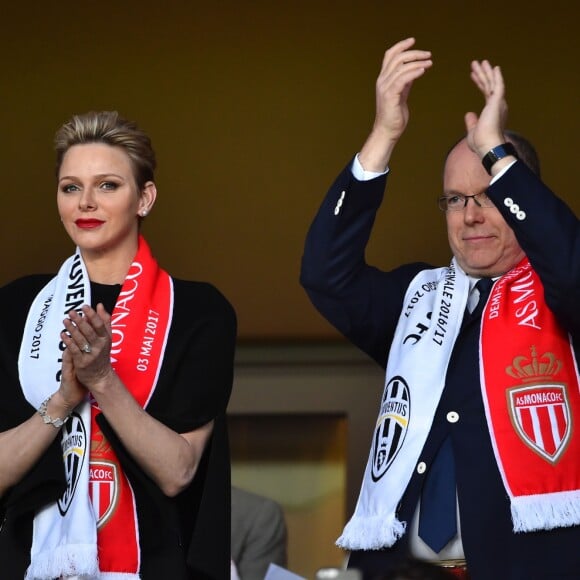 La princesse Charlène de Monaco et le prince Albert II de Monaco lors de la demi-finale aller de la Ligue des Champions entre l'AS Monaco et la Juventus de Turin au stade Louis II à Monaco le 3 mai 2017 (0-2). © Bruno Bebert/Bestimage