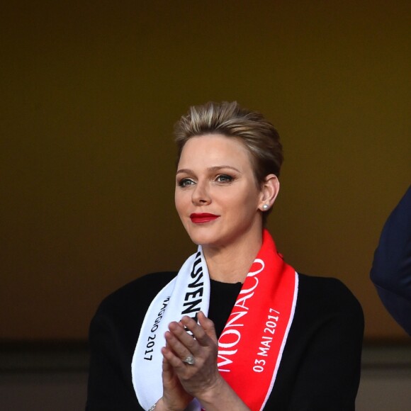 La princesse Charlène de Monaco et le prince Albert II de Monaco lors de la demi-finale aller de la Ligue des Champions entre l'AS Monaco et la Juventus de Turin au stade Louis II à Monaco le 3 mai 2017 (0-2). © Bruno Bebert/Bestimage