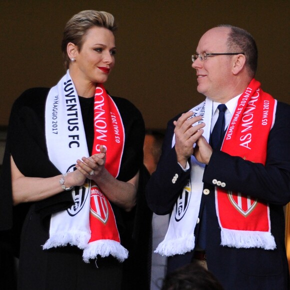 La princesse Charlène de Monaco et le prince Albert II de Monaco lors de la demi-finale aller de la Ligue des Champions entre l'AS Monaco et la Juventus de Turin au stade Louis II à Monaco le 3 mai 2017 (0-2). © Bruno Bebert/Bestimage