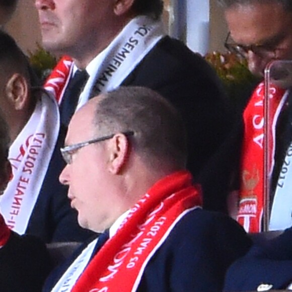 La princesse Charlene et le le prince Albert II de Monaco en tribunes lors de la demi-finale aller de la Ligue des Champions entre l'AS Monaco et la Juventus de Turin au stade Louis II à Monaco le 3 mai 2017 (0-2).