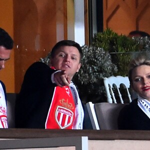 Gareth Wittstock et sa soeur la princesse Charlene de Monaco lors de la demi-finale aller de la Ligue des Champions entre l'AS Monaco et la Juventus de Turin au stade Louis II à Monaco le 3 mai 2017 (0-2).