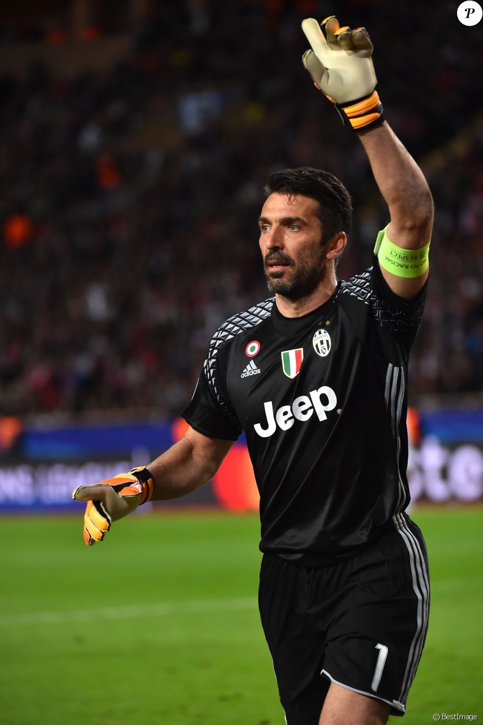 Gianluigi Buffon Lors De La Demi-finale Aller De La Ligue Des Champions ...