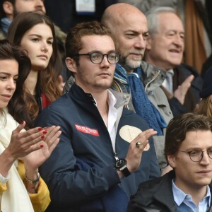 Louis Sarkozy avec une amie, Jean Sarkozy et Pierre Sarkozy - Célébrités dans les tribunes du parc des princes lors du match de football de ligue 1 PSG-Bastia le 6 mai 2017.
